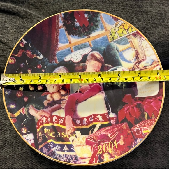2001 AVON Christmas collector plate. - Picture 2 of 3